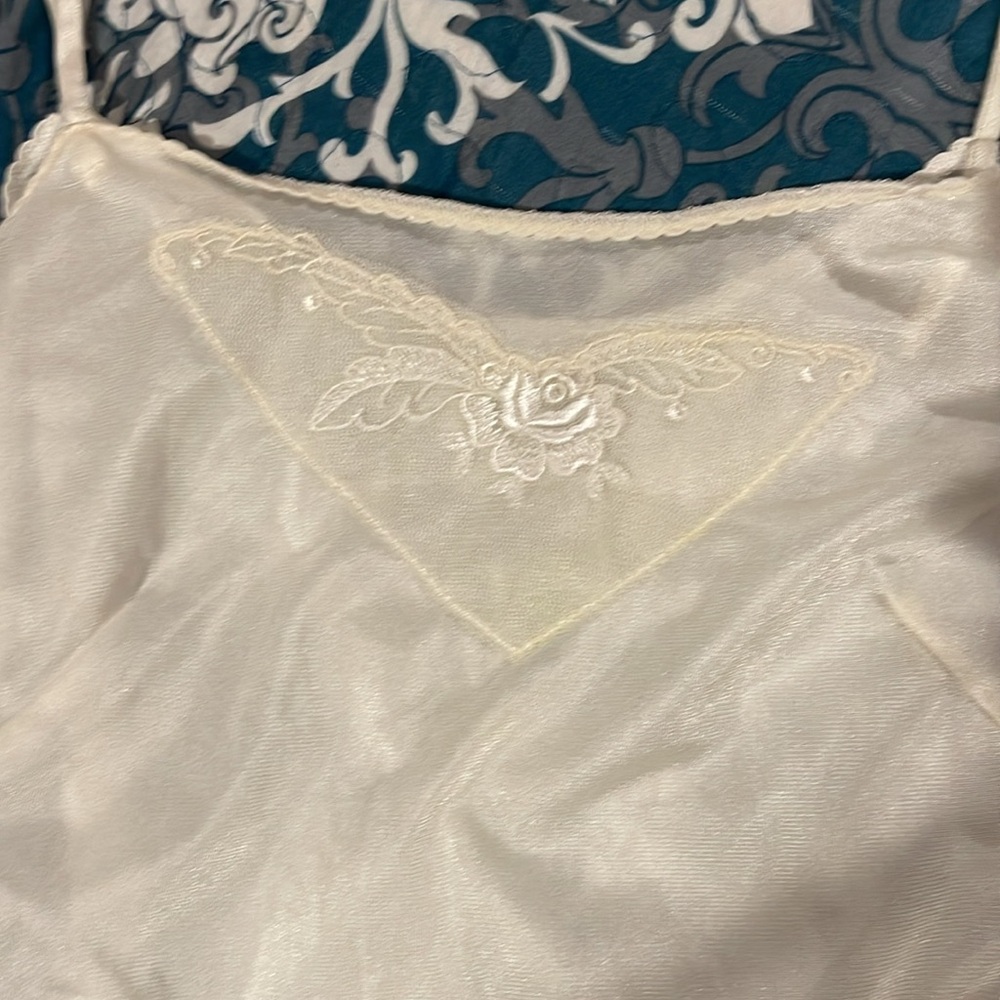 Elegant off White Sleepwear Set - Picture 2 of 9